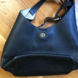 Like New Black Authentic Tory Burch bucket bag